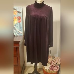 Gabby Sky Women's Long Sleeve,Turtleneck, Plum Velvet Dress. Size 14.